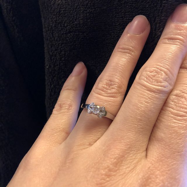 【カルティエ(Cartier)の口コミ】 結婚指輪だけでいいと私が言っていたので、その予定で先に2人で結婚指輪を…