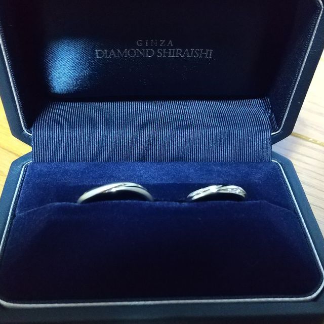 【銀座ダイヤモンドシライシの口コミ】 大人なをイメージした指輪を探していました。色んなものがある中でネット…