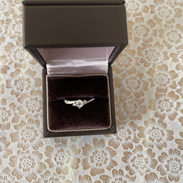 【アイプリモ(I-PRIMO)の口コミ】 デザインが良く、彼女が指輪が一目惚れしたので
シンプルかつダイヤモンド…