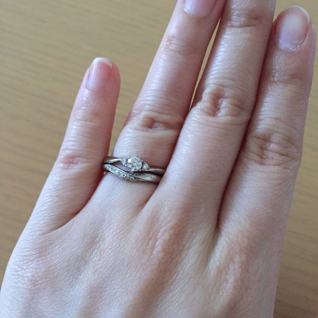 【4℃ BRIDAL(ヨンドシーブライダル)の口コミ】 指輪の似合わないタイプの指なので、とにかく私の指でもあうものを、と思…