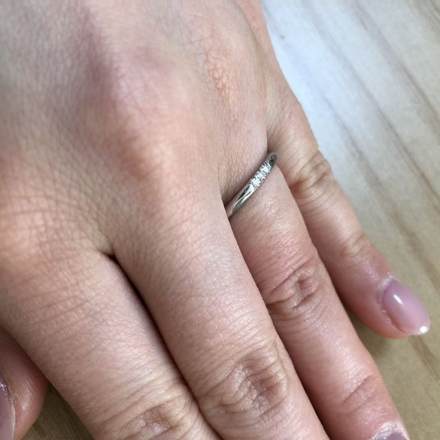 【ティファニー(Tiffany & Co.)の口コミ】 婚約指輪をせっかくもらったので、婚約指輪と重ね付けしたときに、相性が…