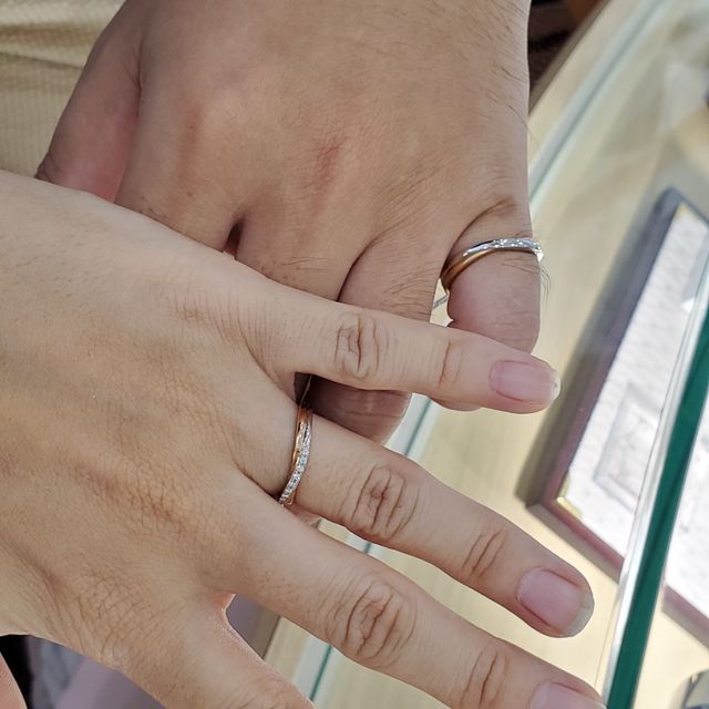 【Ginza Rim(銀座リム)の口コミ】 真っ直ぐではなく、少しウェーブのような指輪を探していました。これは、…