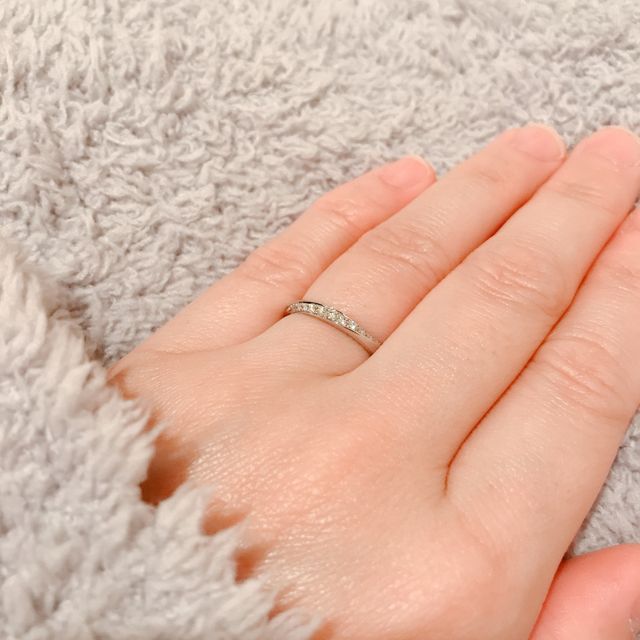 【ラザール ダイヤモンド(LAZARE DIAMOND)の口コミ】 最初はストレートのデザインの指輪がいいかなぁと思いながら来店しました…