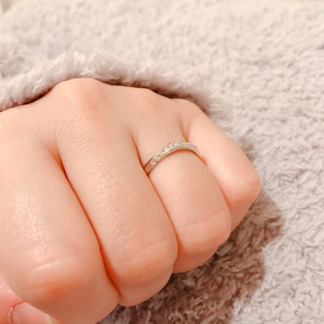 【ラザール ダイヤモンド(LAZARE DIAMOND)の口コミ】 最初はストレートのデザインの指輪がいいかなぁと思いながら来店しました…
