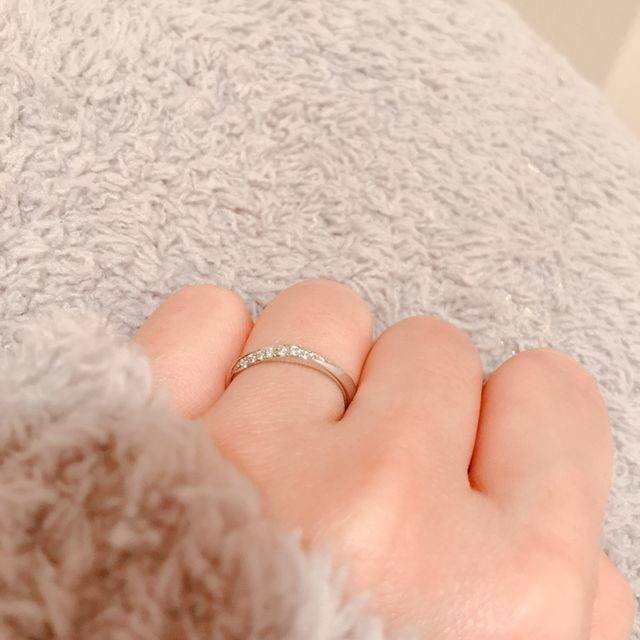【ラザール ダイヤモンド(LAZARE DIAMOND)の口コミ】 最初はストレートのデザインの指輪がいいかなぁと思いながら来店しました…