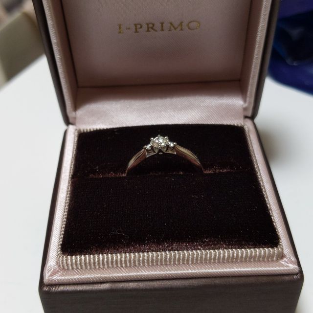 【アイプリモ(I-PRIMO)の口コミ】 デザインが気に入ったからなのと、ダイヤが小さくても大丈夫な指輪だった…