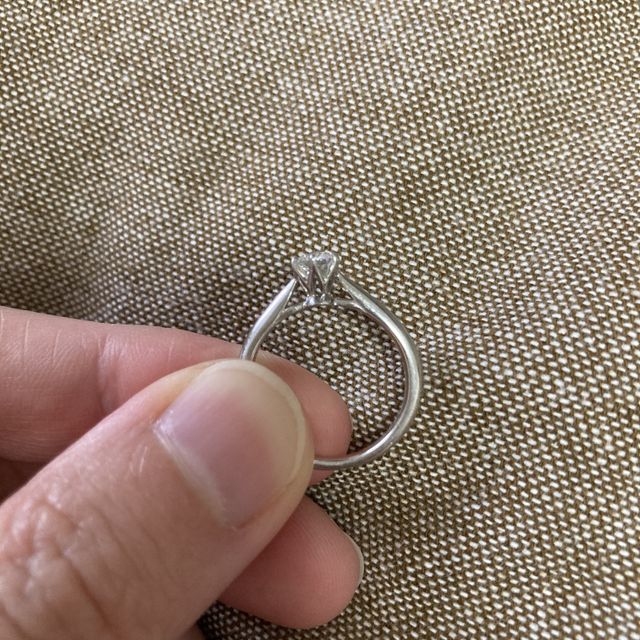 【銀座ダイヤモンドシライシの口コミ】 婚約指輪を購入に行きました。
商品の説明の流れやアフターメンテナンスな…
