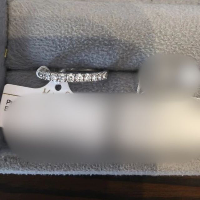 【ケイウノ ブライダル(K.UNO BRIDAL)の口コミ】 メレダイヤの輝きが綺麗でつけ心地も良いハーフエタニティーリングです。…