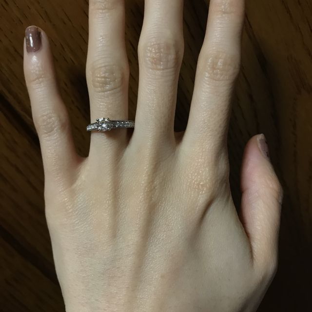 【カルティエ(Cartier)の口コミ】 デザインが決め手でした。
当初バレリーナ目当てで来店しましたが指の細さ…