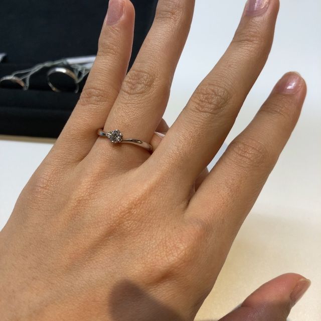 【BRILLIANCE+(ブリリアンスプラス)の口コミ】 シンプルでかわいいデザインでした。
セットリングはふたつがピッタリ合わ…