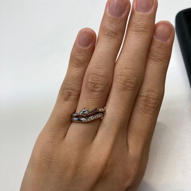 【BRILLIANCE+(ブリリアンスプラス)の口コミ】 シンプルでかわいいデザインでした。
セットリングはふたつがピッタリ合わ…