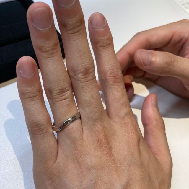 【BRILLIANCE+(ブリリアンスプラス)の口コミ】 男性用の結婚指輪もスッキリとしたシンプルなデザインが多く、彼が派手な…