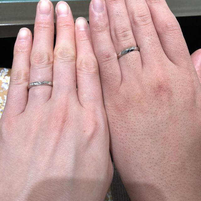 【アイプリモ(I-PRIMO)の口コミ】 ねじったような動きのあるデザインの指輪で、その見た目からつけ心地が悪…