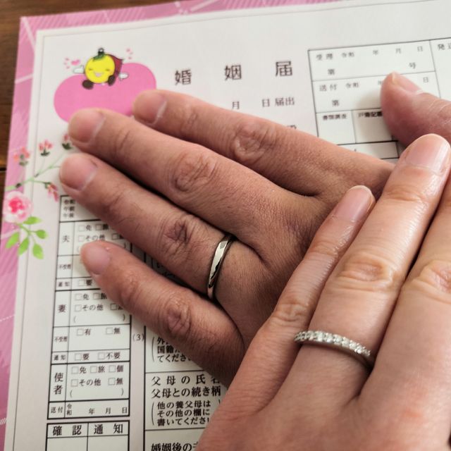 【ラザール ダイヤモンド(LAZARE DIAMOND)の口コミ】 デザインは全体的にスッキリした感じです。シンプルなものを着けたい方に…