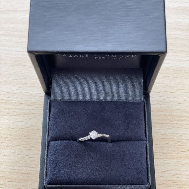 【ラザール ダイヤモンド(LAZARE DIAMOND)の口コミ】 結婚指輪を先に決めており、それに合うデザインにしました！重ね付けをし…