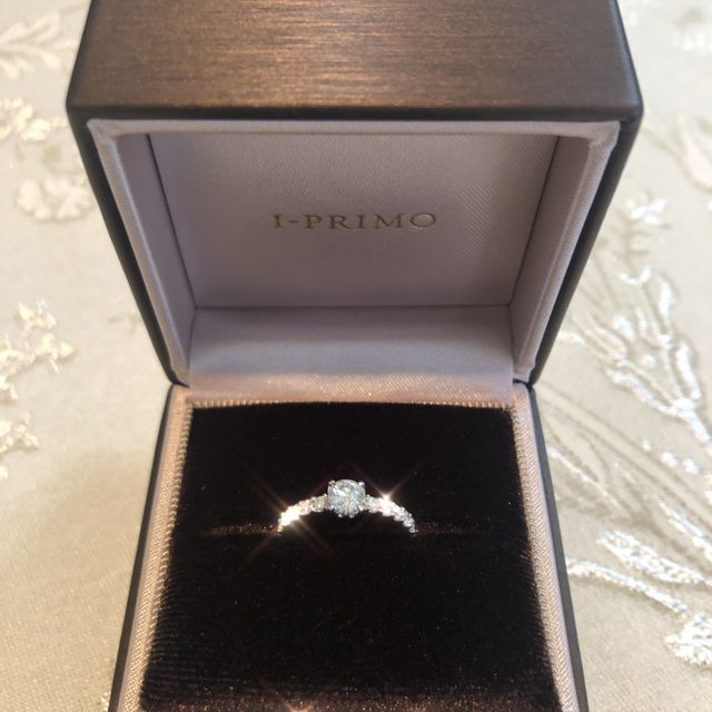 【アイプリモ(I-PRIMO)の口コミ】 センターの高さが高くない、エタニティタイプの指輪を探していました。こ…