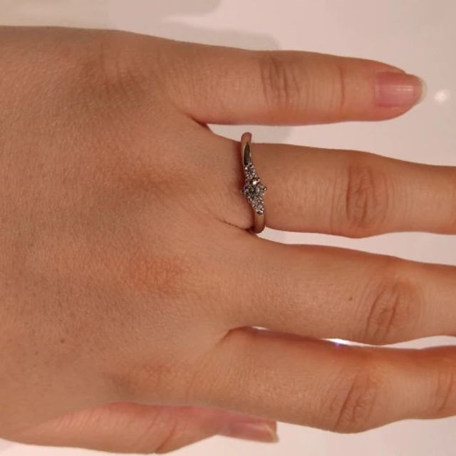 【4℃ BRIDAL(ヨンドシーブライダル)の口コミ】 ウェーブラインの感じが非常に綺麗でこのブランド独特のものを感じさせま…