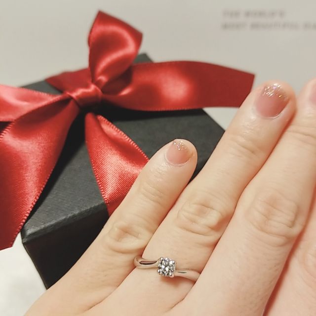 【ラザール ダイヤモンド(LAZARE DIAMOND)の口コミ】 婚約指輪はウェーブで探していました。スタッフの方が細かくヒアリングを…
