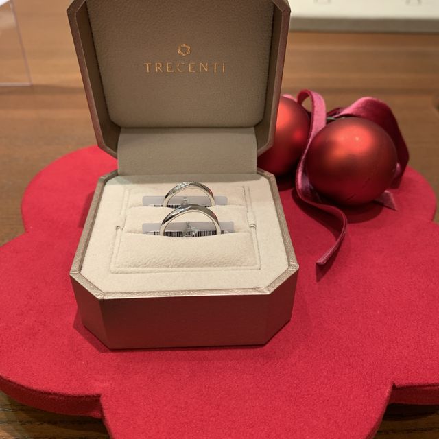 【TRECENTI(トレセンテ)の口コミ】 デザインがウェーブになっていて、ダイヤの大きさが違うのも素敵でした。…