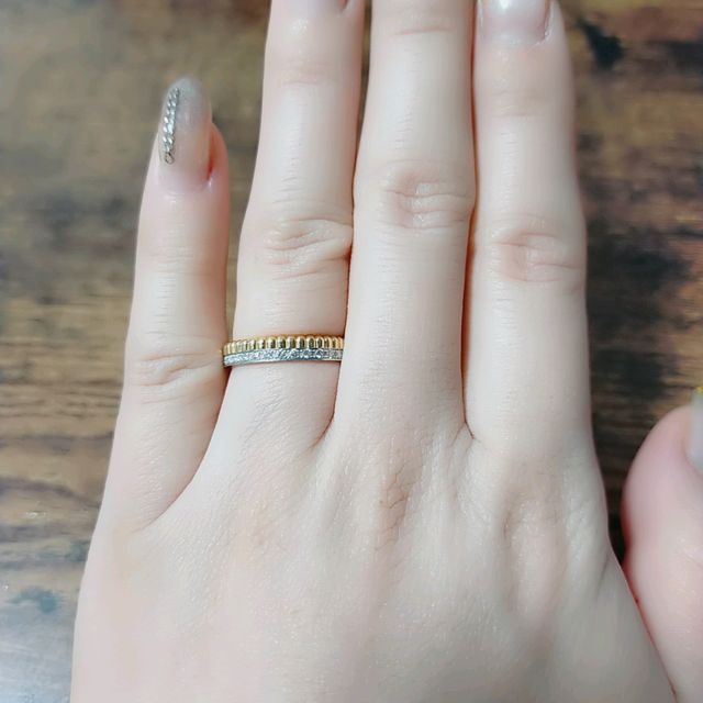 【ブシュロン(BOUCHERON)の口コミ】 ずっとこの指輪にしようと決めていたので即決でした。裏の刻印もとてもア…