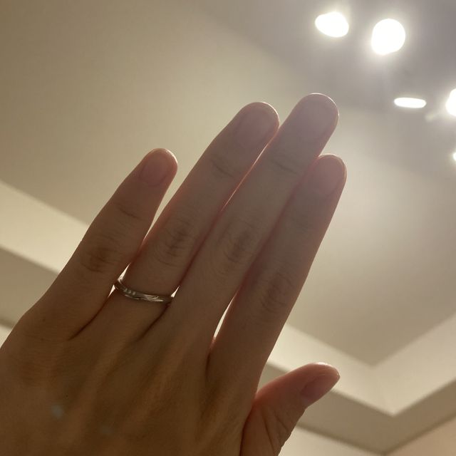 【銀座ダイヤモンドシライシの口コミ】 シンプルかつ指が綺麗に見えるデザインの指輪を探していました。ダイヤな…