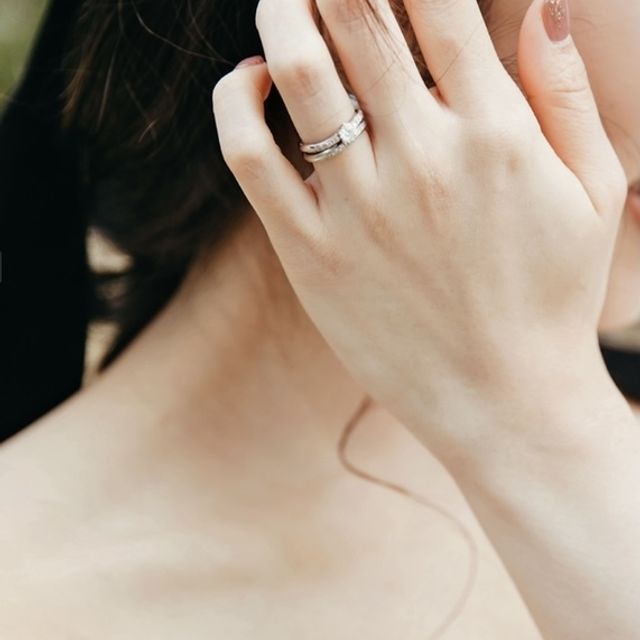 【銀座ダイヤモンドシライシの口コミ】 デザインが決めてでした。
とにかくセットリングで探していて、コンセプト…