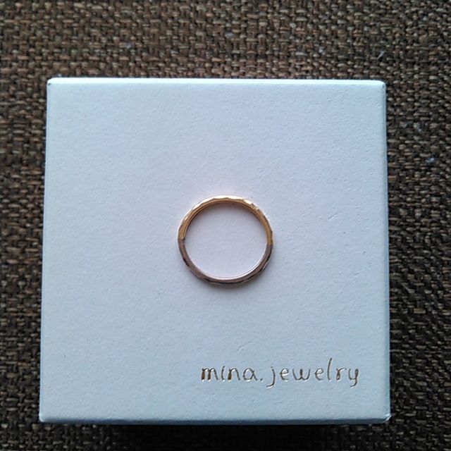 【mina.jewelry(ミナジュエリー)の口コミ】 結婚指輪らしくないデザインの指輪が他のブランドではなかったため、こち…