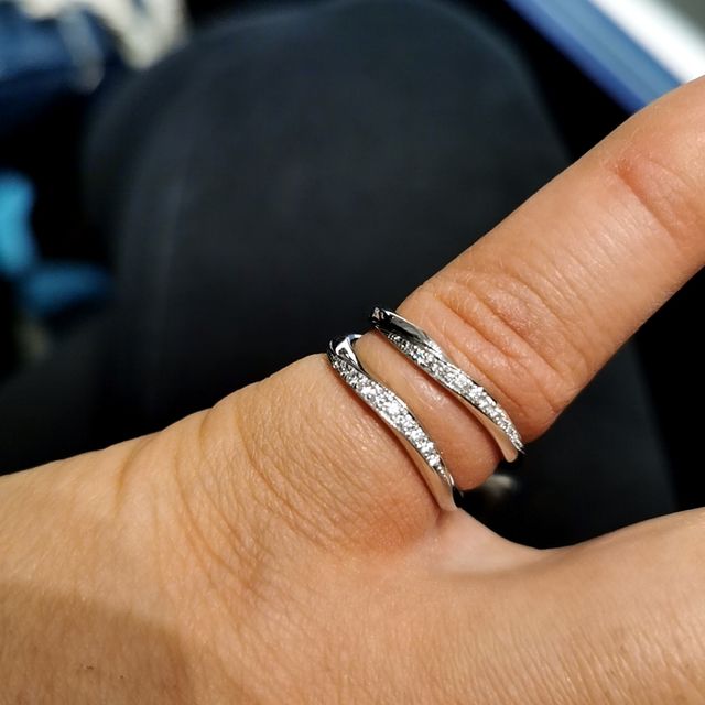 【エクセルコダイヤモンド(EXELCO DIAMOND)の口コミ】 大粒のダイヤが欲しかったのと、程よいカーブが良かった。何個か試着した…