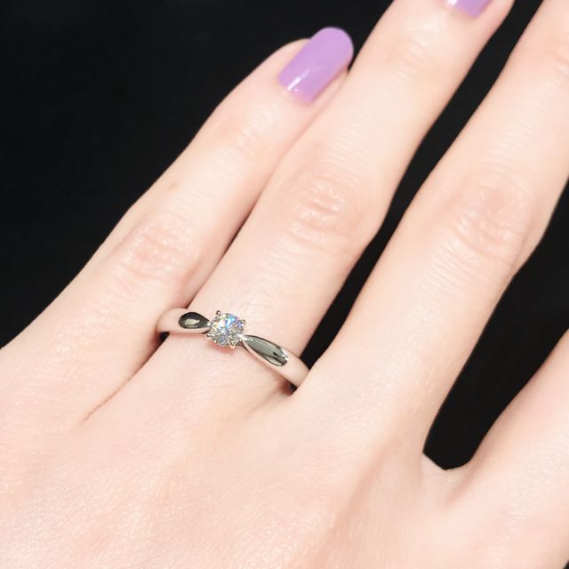 【ティファニー(Tiffany & Co.)の口コミ】 Tiffanyのハーモニーリングです。中心のダイヤに向かってリングの腕がきゅ…