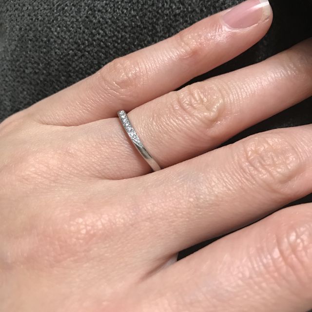 【ROYAL ASSCHER(ロイヤル・アッシャー)の口コミ】 お互い教員でチョークを持つことが多いので、太くてごついものより、細く…