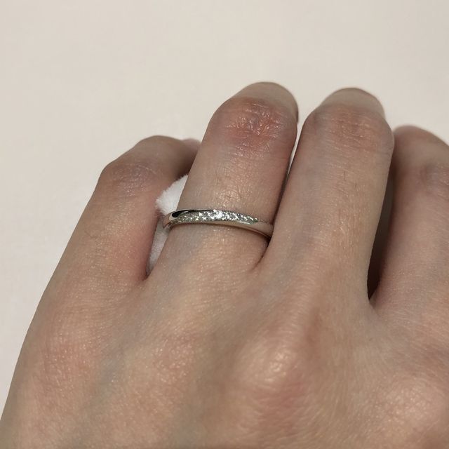 【TRECENTI(トレセンテ)の口コミ】 グラデーションのダイヤがとても綺麗です。まっすぐではなく、斜めにライ…