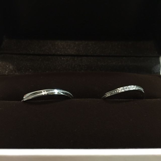 【アイプリモ(I-PRIMO)の口コミ】 リングの形です。ストレートのリングよりもウェーブのデザインで細めのリ…