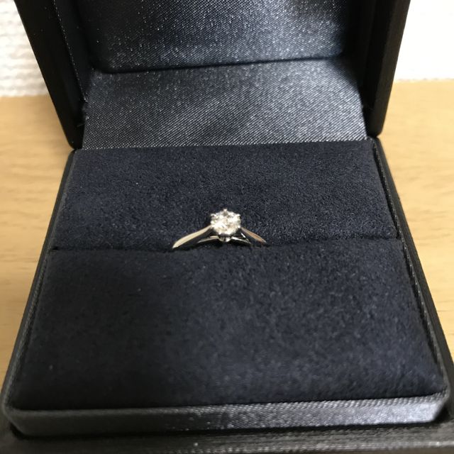 【ラザール ダイヤモンド(LAZARE DIAMOND)の口コミ】 ダイヤモンドの輝きがピカイチでした。指輪を傾けると光を浴びてキラキラ…