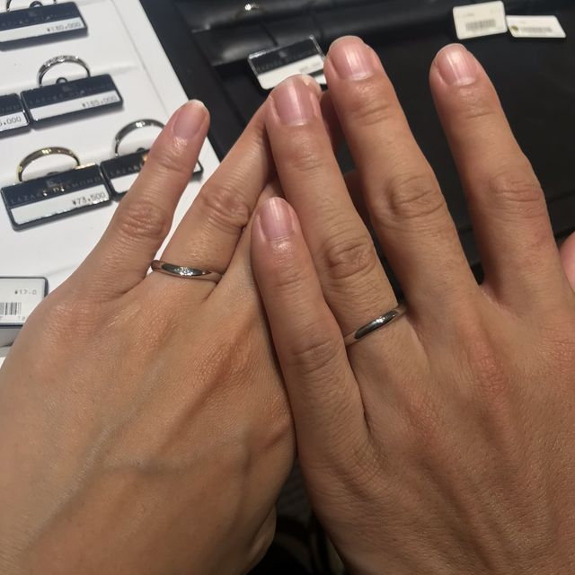 【ラザール ダイヤモンド(LAZARE DIAMOND)の口コミ】 デザインはシンプルが故に飽きのこない感じでした。生涯着けることを考え…