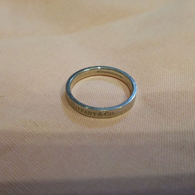 【ティファニー(Tiffany & Co.)の口コミ】 私は男なのでとてもシンプルなデザインがいいなと思っていました。そして…