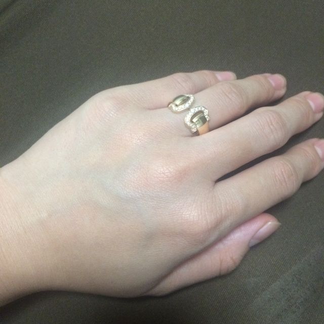 【カルティエ(Cartier)の口コミ】 もともとゴールドが好きで、サプライズでいただきました。
以前カルティエ…