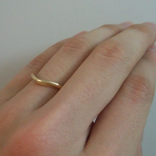 【ブルガリ(BVLGARI)の口コミ】 婚約指輪と一緒に着けたかったので、形が同じものにしました。また旦那さ…