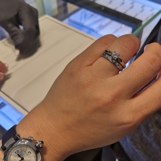 【シャネル(CHANEL)の口コミ】 かまぼこほど厚みもなく、平内ほど指当たりが気にならない、薄いデザイン…