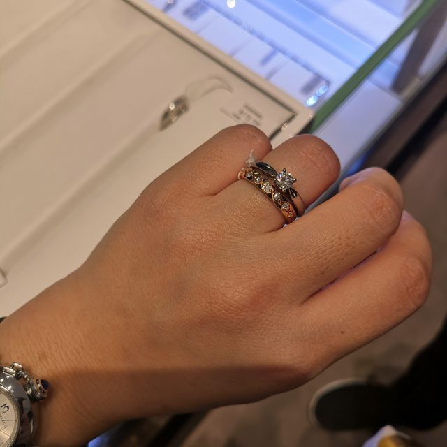 【シャネル(CHANEL)の口コミ】 かまぼこほど厚みもなく、平内ほど指当たりが気にならない、薄いデザイン…