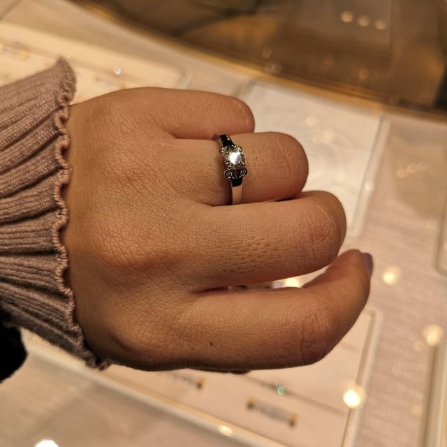 【カルティエ(Cartier)の口コミ】 カルティエはエタンセル狙いでしたが、付けてみると少し寂しい印象を受け…