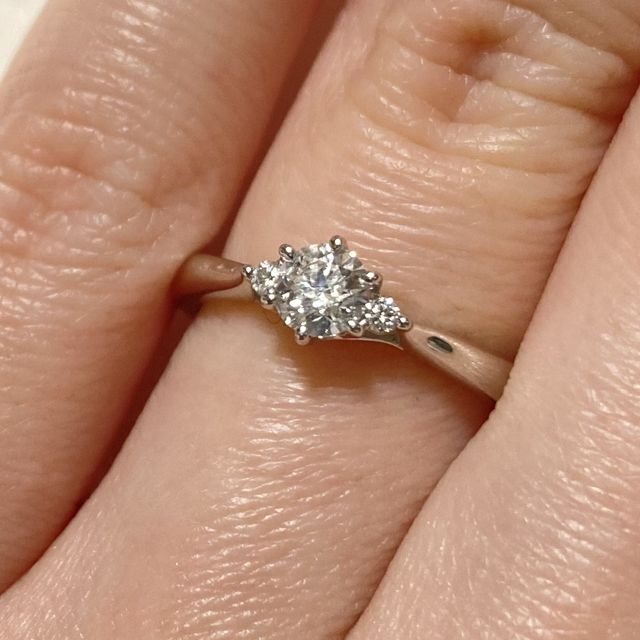 【アイプリモ(I-PRIMO)の口コミ】 指輪のデザインはニコラツイストロック ミディアムコンバーチブル クロス…