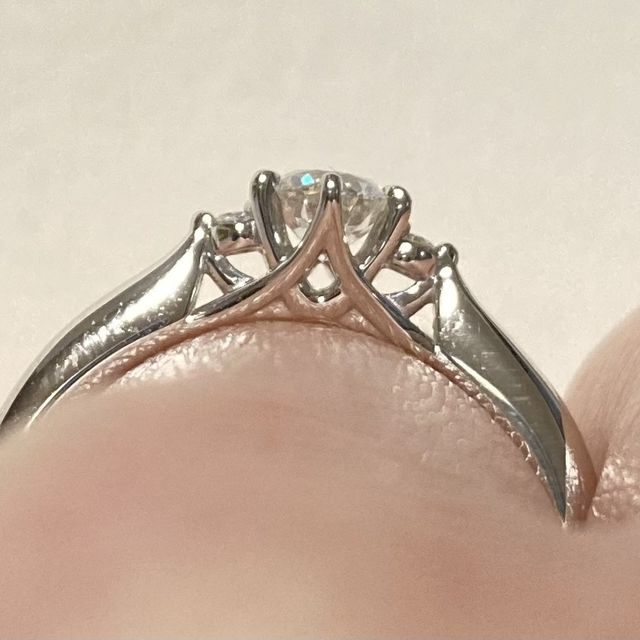 【アイプリモ(I-PRIMO)の口コミ】 指輪のデザインはニコラツイストロック ミディアムコンバーチブル クロス…