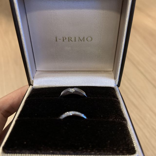 【アイプリモ(I-PRIMO)の口コミ】 ダイヤが斜めにライン状に入っているデザインがお気に入りです。斜めなの…