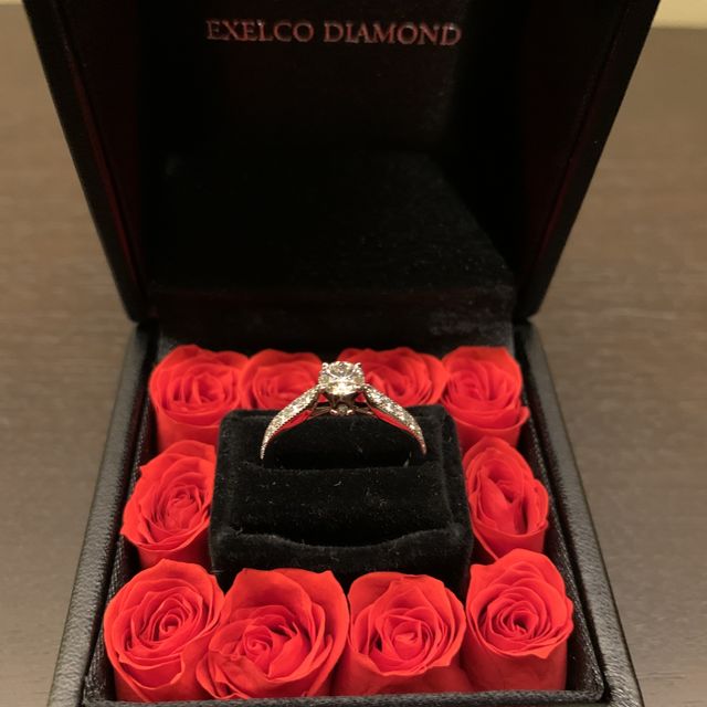【エクセルコダイヤモンド(EXELCO DIAMOND)の口コミ】 結婚指輪とデザインを合わせてミル打ちのもので探していました。
メレダイ…