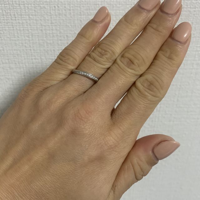 【4℃ BRIDAL(ヨンドシーブライダル)の口コミ】 インターネットで検索しましたが、最初に見た時から、この指輪のデザイン…