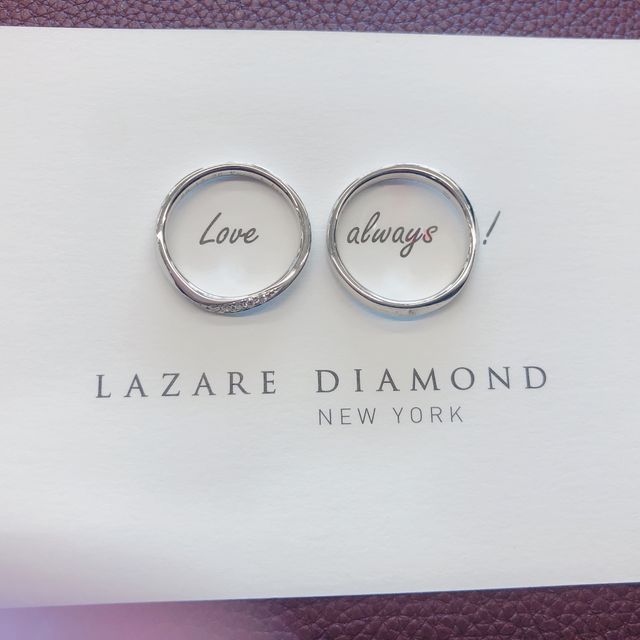 【ラザール ダイヤモンド(LAZARE DIAMOND)の口コミ】 ・指輪の厚みが厚すぎなく自分の手に馴染みやすい 。
・他の店に比べてダ…