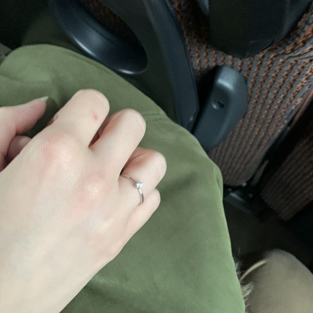 【CRAFY(クラフィ)の口コミ】 シンプルなデザイン、最もスタンダードなデザインに決めた。婚約者に指輪…