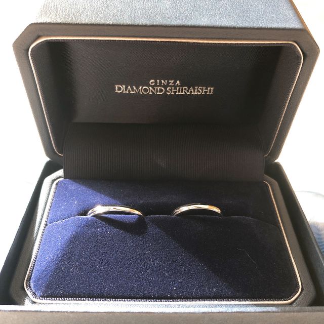 【銀座ダイヤモンドシライシの口コミ】 シンプルなデザインのものを探していました。店員さんにお勧めしていただ…