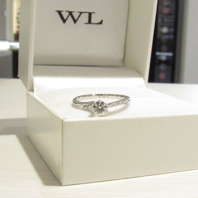 【輪-RIN-の口コミ】 上品さんもあり大人っぽいデザインだと感じたので即決しました。
即決とは…