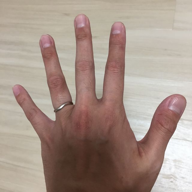 【エクセルコダイヤモンド(EXELCO DIAMOND)の口コミ】 直線のシンプルなデザインよりも曲線が少し入ったデザインを探していて、…